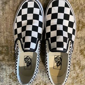 VANS- black and white checker slip on